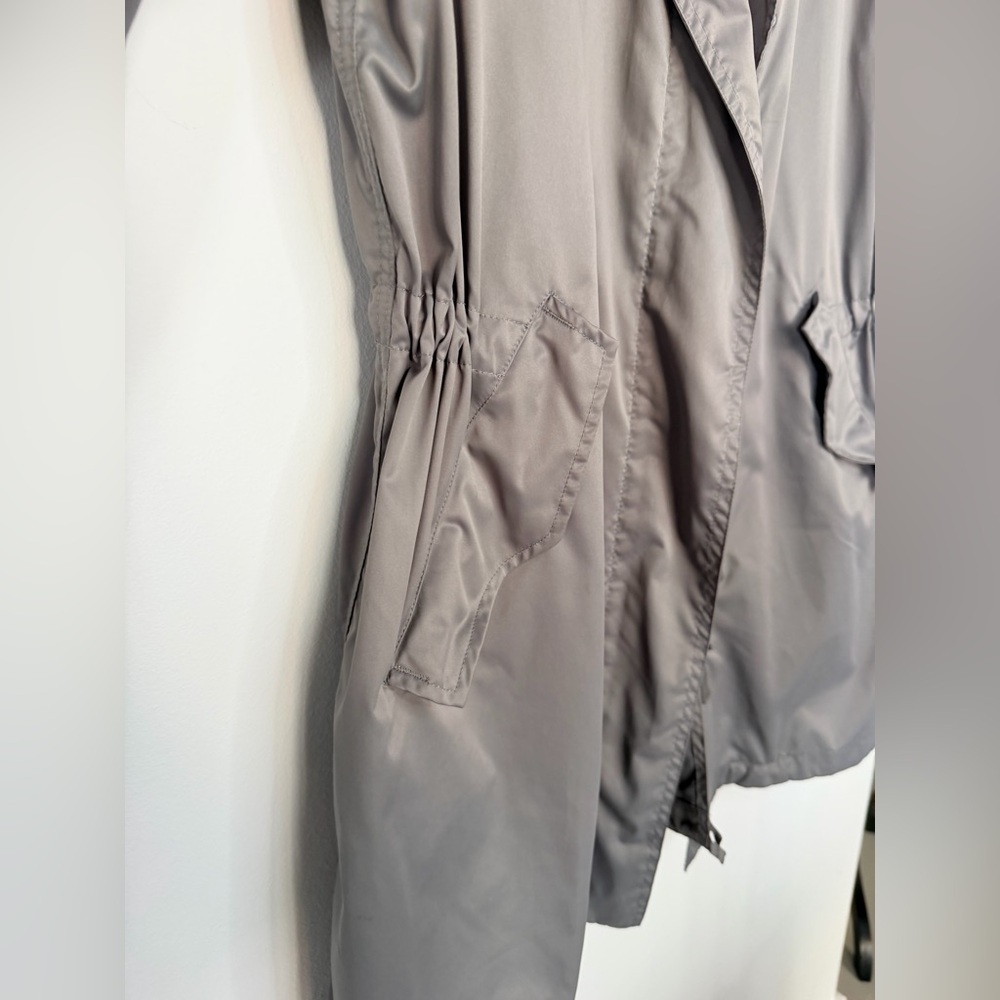 Blauer USA Grey/Silver Windbreaker Jacket | Lightweight | Excellent Condition - Picture 15 of 17